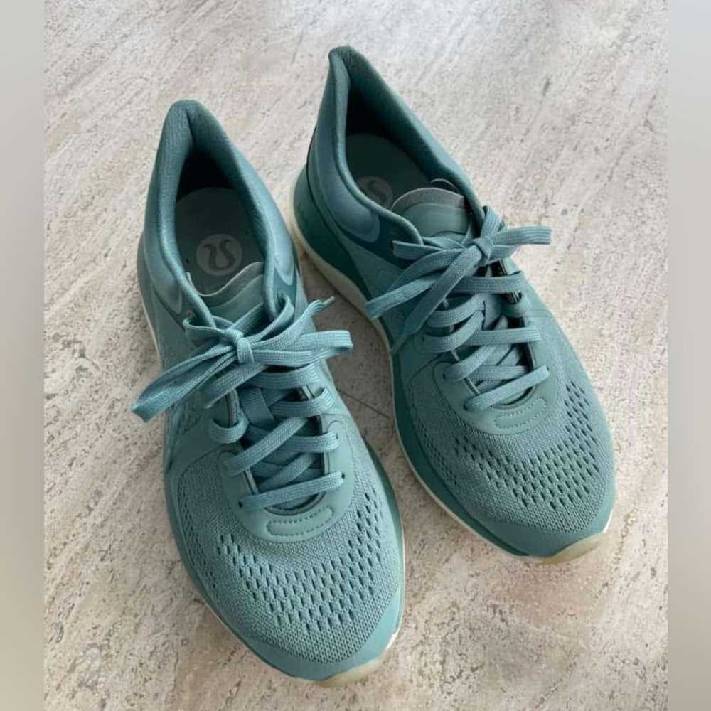 lululemon athletica chargefeel low sneakers